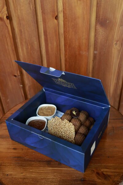 Box Madeleine date cake